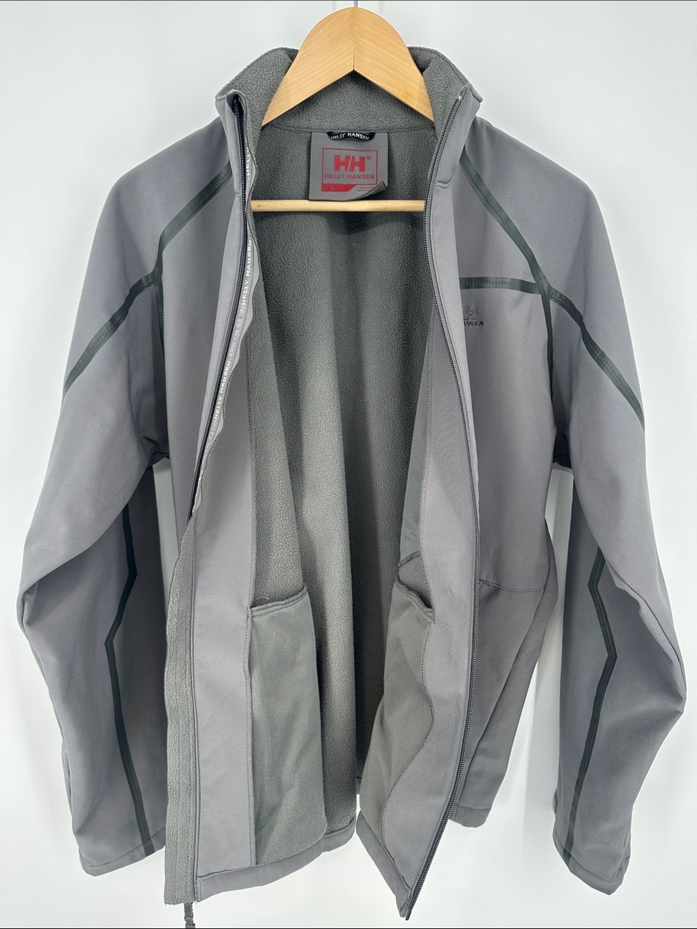 Helly Hansen Grey Performance Softshell Jacket - Size Large - Picture 6 of 11